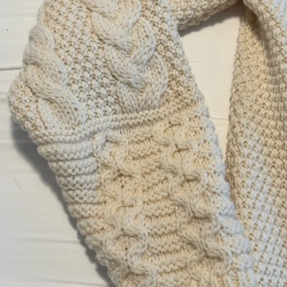 NWT Irish Wool Sweater - Hooded Women’s XXL *Purchased In Dublin Ireland* - Picture 5 of 9